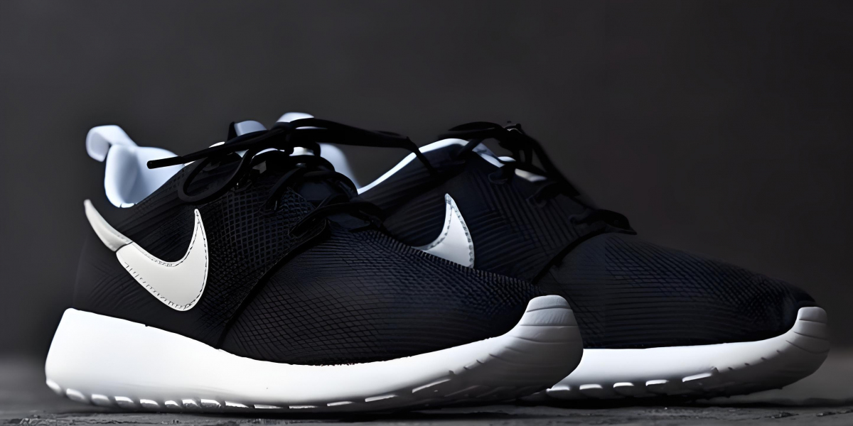 Nike Roshe Run必收款推薦：銀勾復古鞋款與穿搭技巧