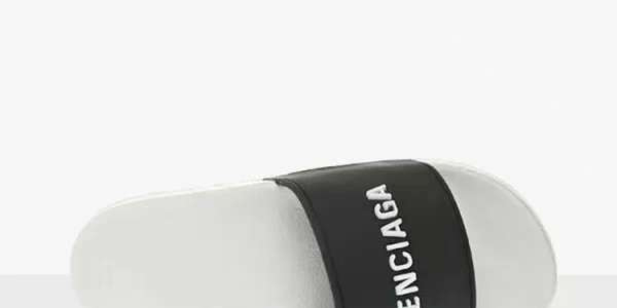 Balenciaga 拖鞋與鞋款大公開｜時尚界的潮流密碼
